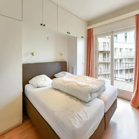 Modern 8-Person Sea Retreat Apartment *