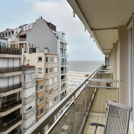 Modern 8-Person Sea Retreat Apartment *